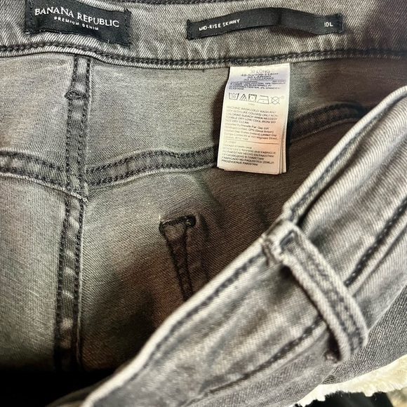 Banana Republic Gray Denim Jeans with Front Zipper Pockets Classy Chic
NWOT - Picture 9 of 9